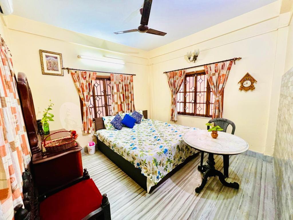 Spacious Apt With Antique Furniture ,Ac & Kitchen Kalkutta Exterior foto
