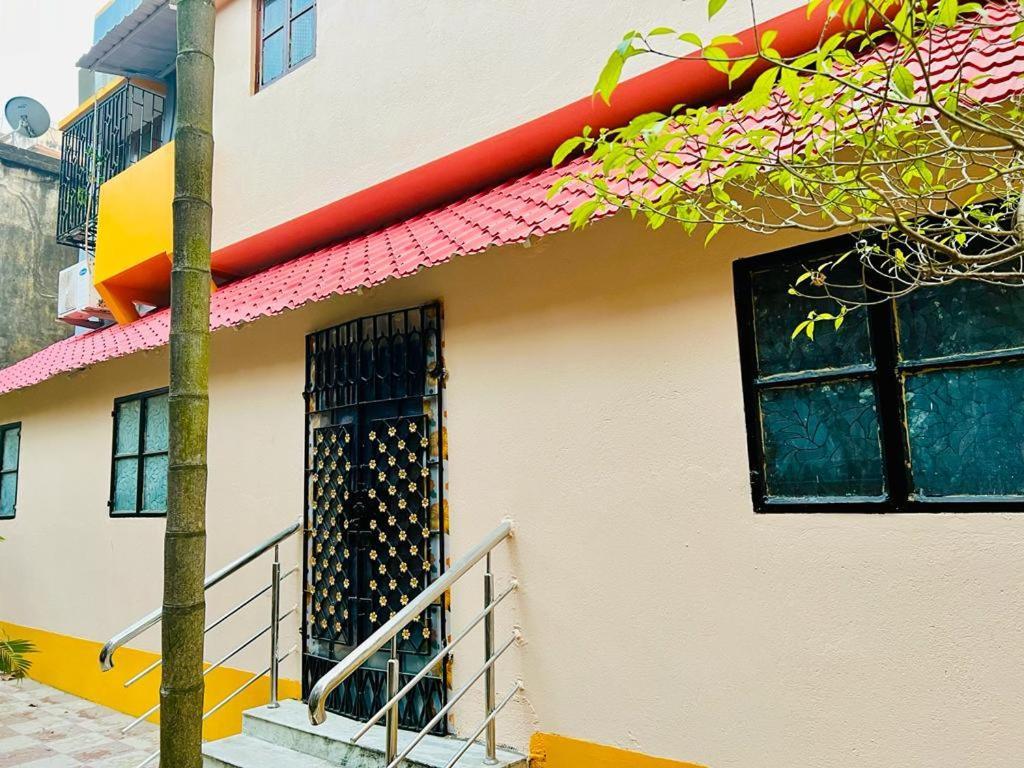 Spacious Apt With Antique Furniture ,Ac & Kitchen Kalkutta Exterior foto