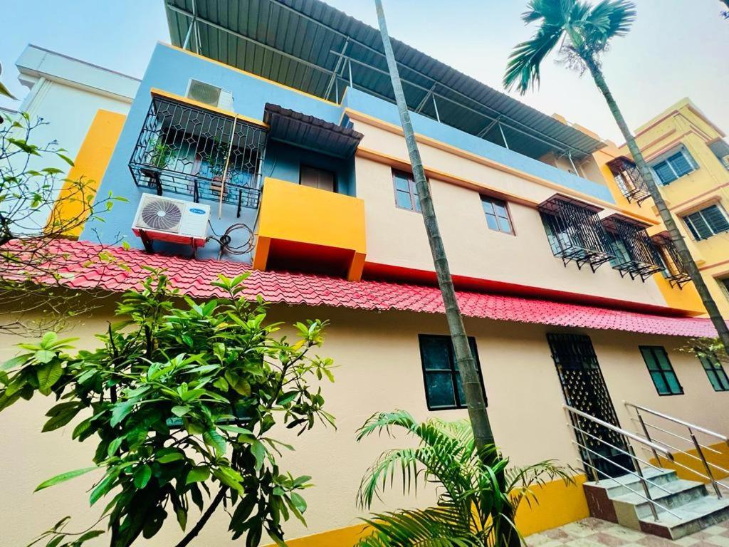 Spacious Apt With Antique Furniture ,Ac & Kitchen Kalkutta Exterior foto